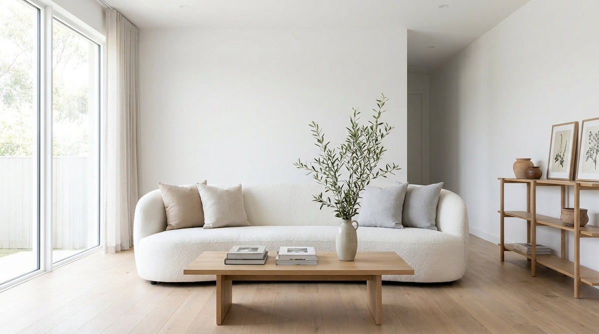 Réussir sa décoration de salon avec un canapé blanc