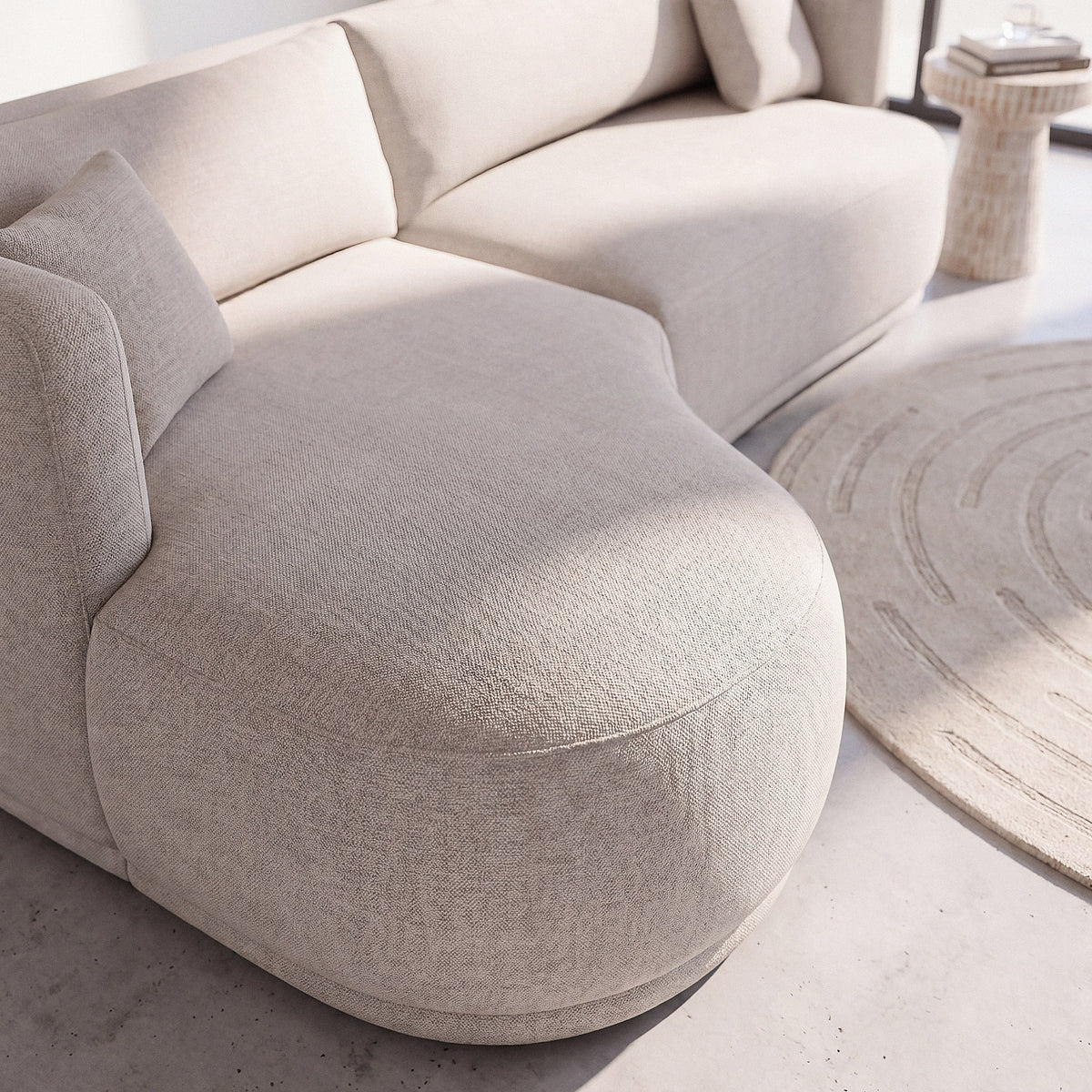 Canapé d'Angle Arrondi Velours 4 Places Beige Sable Angle Gauche - Modjo